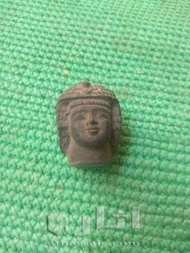 تحفه بطلمي حجر