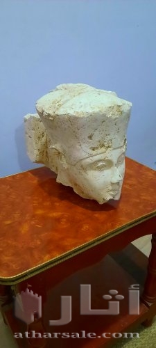 تمثال لملك فرعوني