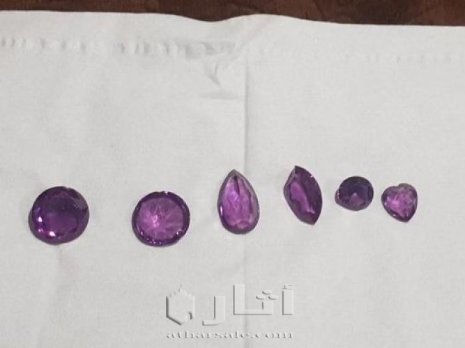 احجار كريمه العقد من 200سنه