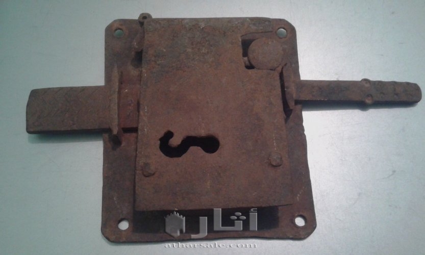 قفل تراثي عتيق