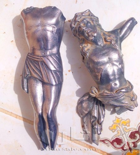 اثار تماثيل كانت موجودة في مكان مخفي تحت الارض