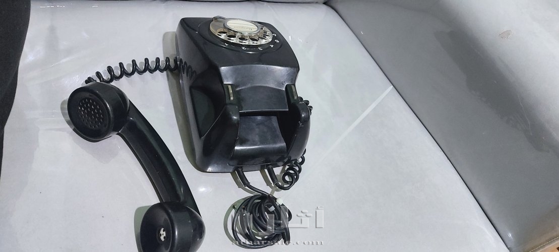 هاتف قديم جدا صنع في سبعينيات القرن الماضي