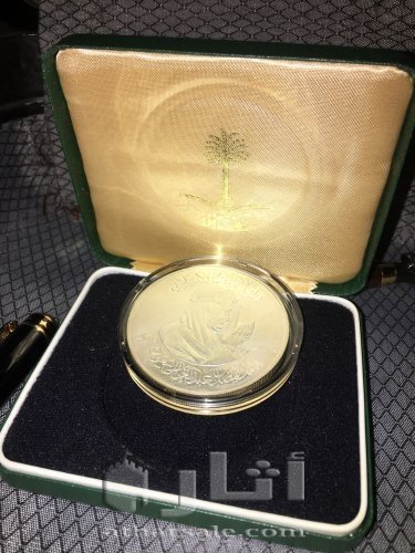 قطعه معدنية في عهد  الملك فيصل رحمه الله فضة ٦٠ جرام ١٣٢٤هـ