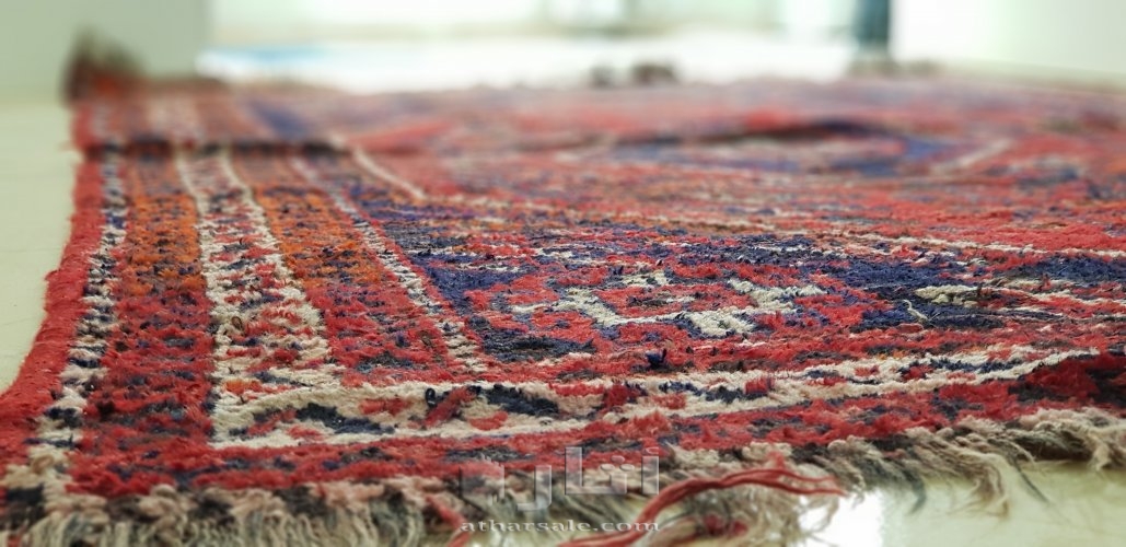 سجاد اثري صناعة عربية يدوية ، عمره ما يقارب 60 سنة