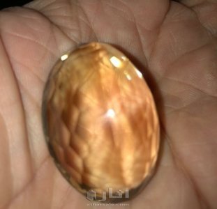 حجر كريم توباز رويال بحجم ١٢٢قراط خالي من الشوائب تمام ونقي وهومن الاحجام الكبيره وتم قص  الحجر الكريم  بالليزر مثل الالماس وهذا الحجم يصح لعقد