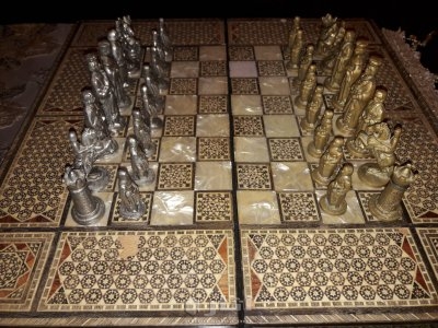 احجار شطرنج قديم مصنوع من النحاس