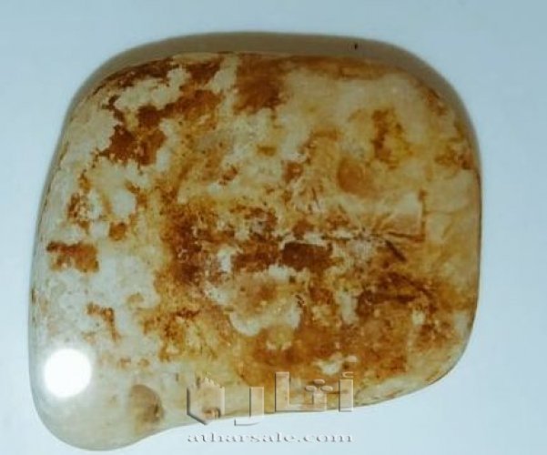 حجارة طبيعية بأشكال ورسومات