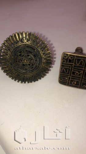 اختام تعود للقرن الثامن عشر وهم عدد٢ ختميين