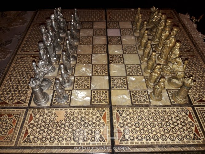 احجار شطرنج قديم مصنوع من النحاس