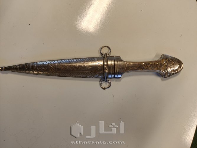 خنجر شرقي قديم بحالة ممتازة