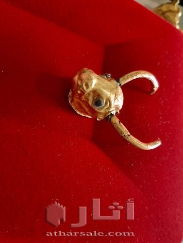 رأس ثور و قرد ذهب رملي أثريين