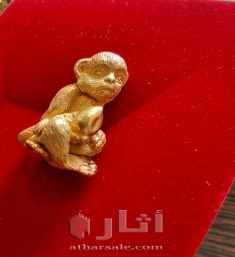 رأس ثور و قرد ذهب رملي أثريين