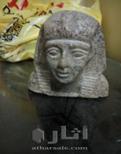 رأس توت عنخ امون من الجرانيت قديمه جدا