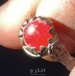 Antique, antique natural red coral lobe ring 9