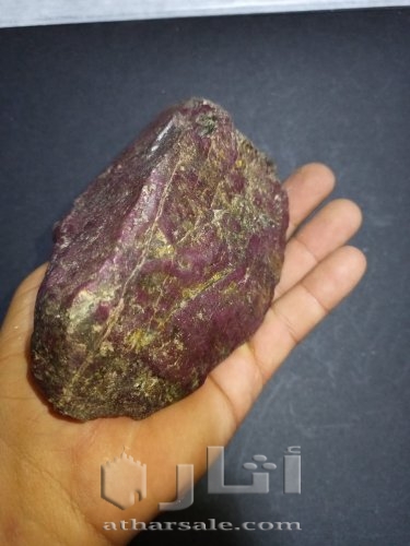 حجر ياقوت خام طبيعي