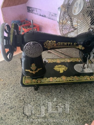 مكينة للخياطة تحفة