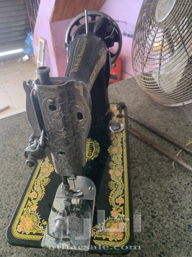 مكينة للخياطة تحفة