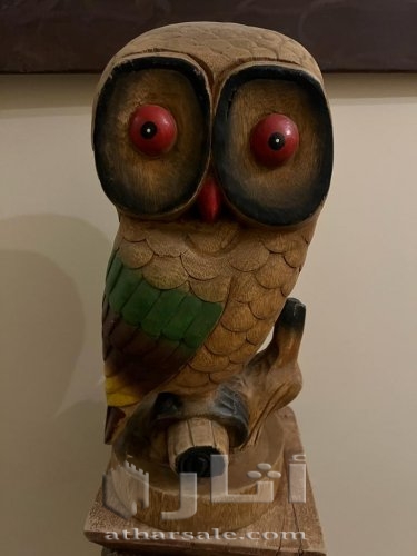 بومة من الخشب المنحوت