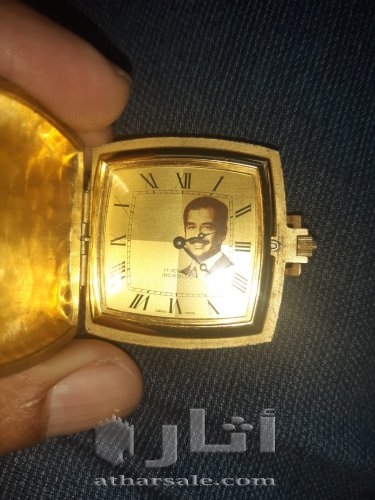 ساعة اثرية مهداة للضباط العراقيين من قبل صدام حسين