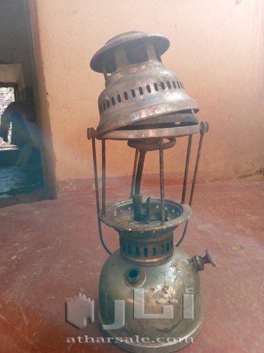 مصباح يدوي قديم
