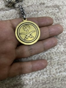 ميداليه اثريه تحمل شعار المملكة العربية السعودية 1