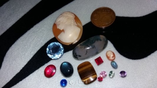 مجموعة من الأحجار الكريمة 3
