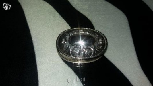 علبه صغيره فضه خالص قديمه جدا