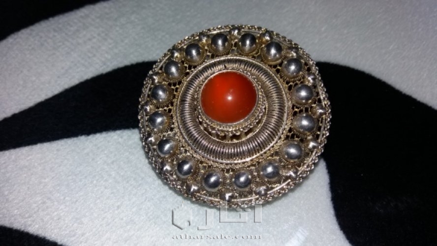 بروش فضه عليه حجر عمبر او كهرمان