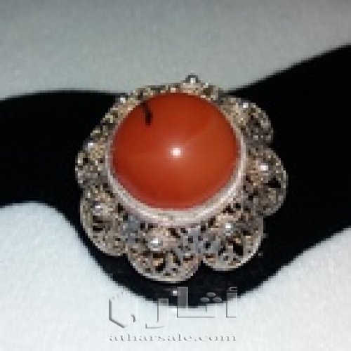 بروش نساء مصنوع من الفضه عليه حجر عقيق انتيك