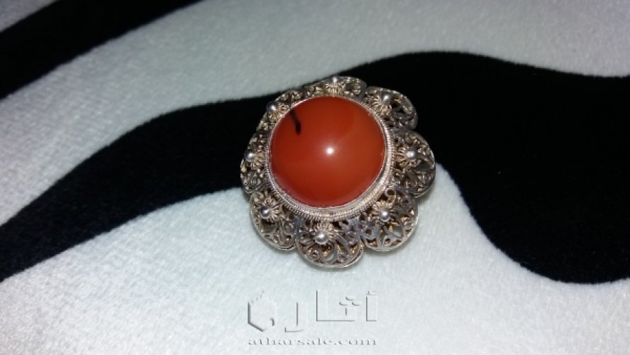 بروش نساء مصنوع من الفضه عليه حجر عقيق انتيك