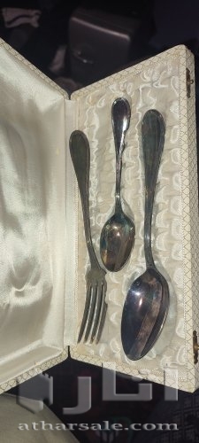 مجموعة فضية من الترات القديم