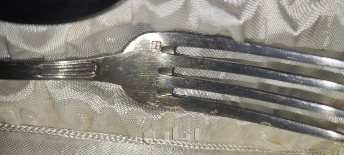 مجموعة فضية من الترات القديم