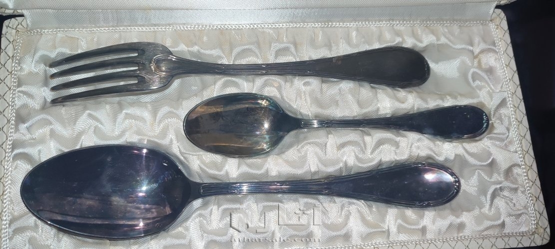 مجموعة فضية من الترات القديم