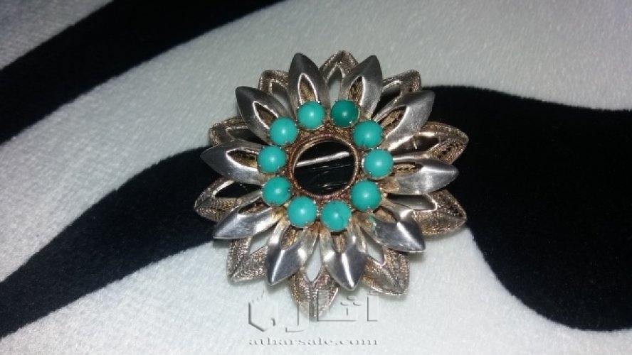 بروش نساء مصنوع من الفضه عليه حجر فيروز انتيك