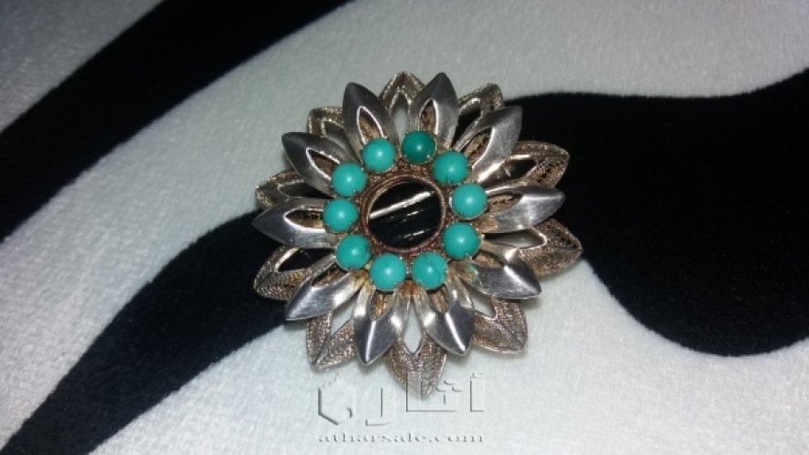 بروش نساء مصنوع من الفضه عليه حجر فيروز انتيك