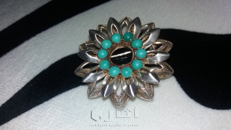 بروش نساء مصنوع من الفضه عليه حجر فيروز انتيك