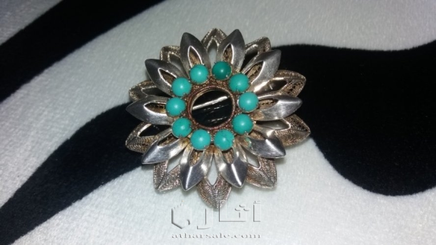 بروش نساء مصنوع من الفضه عليه حجر فيروز انتيك