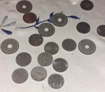 متفرقات من التحف والعمله المصريه القديمه 17