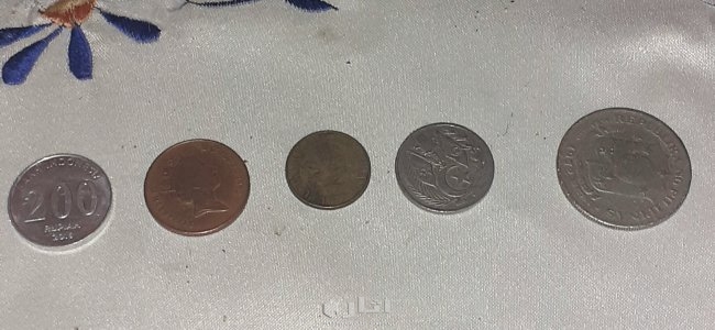 متفرقات من التحف والعمله المصريه القديمه 16