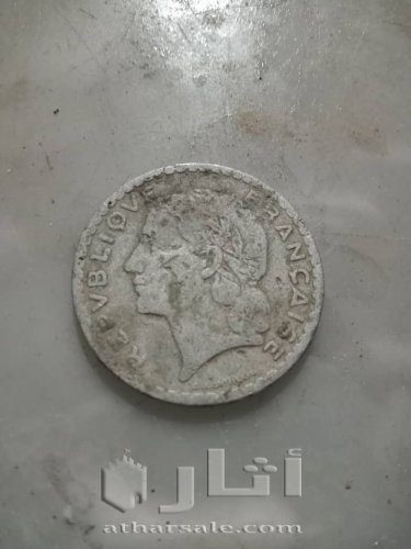 عملات من محتلف دول قديمة
