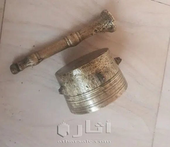 هون نحاس باليد وزنه حوالي ٨كجم