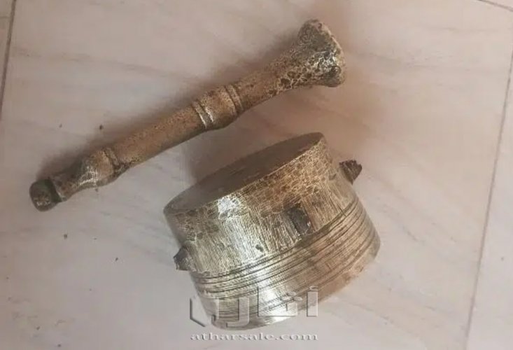 هون نحاس باليد وزنه حوالي ٨كجم