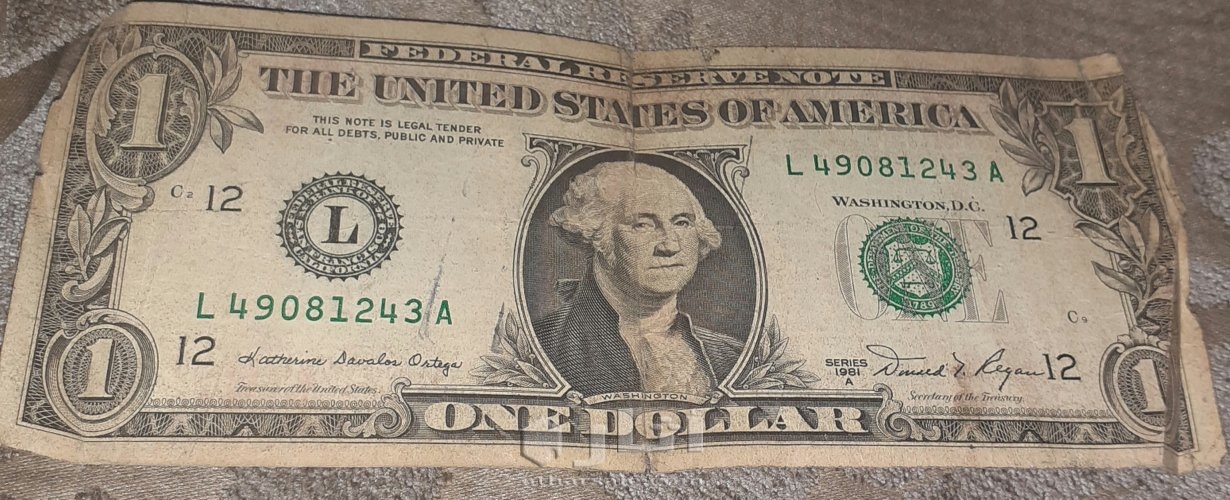 متفرقات من التحف والعمله المصريه القديمه