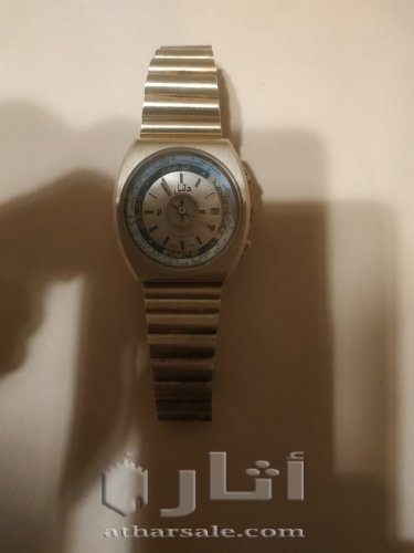 ساعة سويسرية قديمة