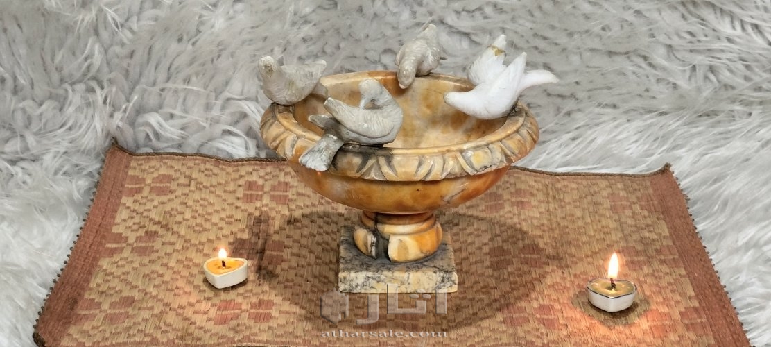 مجسم مسقه للطيور رخام قديمه بيع للديكور