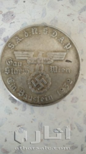 ساعة سويسرية قديمة