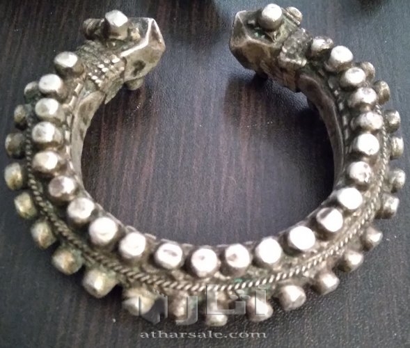 أثاريات عربية تاريخية