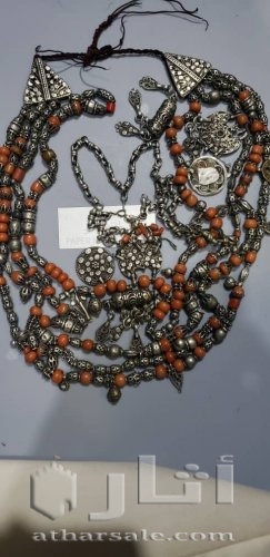 حلق للنساء قديم جدا ونادر