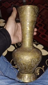 تحفة نحاسية قديمة