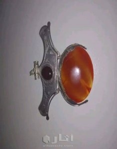 ميداليا رومانية من فضة وحجرتان من عقيق يماني